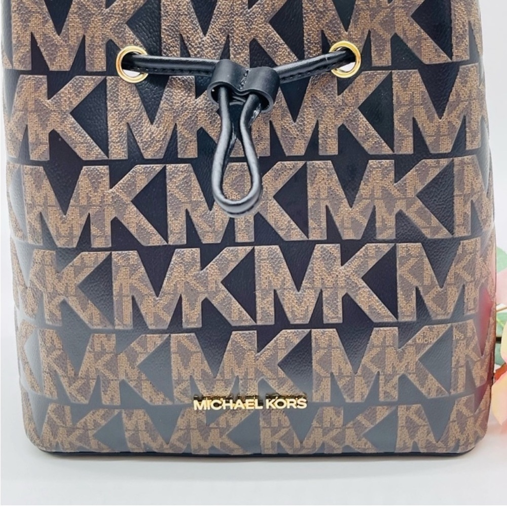 Michael Kors Medium Suri Bucket Messenger Crossbody Satchel - Picture 4 of 15